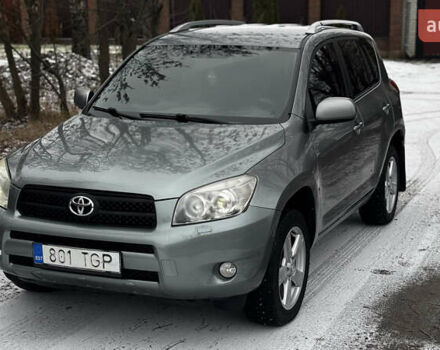 Серый Тойота РАВ 4, объемом двигателя 2.2 л и пробегом 311 тыс. км за 5999 $, фото 1 на Automoto.ua