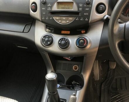 Серый Тойота РАВ 4, объемом двигателя 2 л и пробегом 242 тыс. км за 4500 $, фото 1 на Automoto.ua