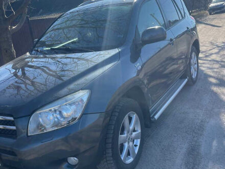 Тойота РАВ 4 2008 у Путивле на Automoto.ua Сірий Тойота РАВ 4, об'ємом двигуна 2.2 л та пробігом 248 тис. км за 11900 $, фото 1 на Automoto.ua