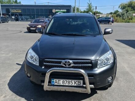 Серый Тойота РАВ 4, объемом двигателя 2.23 л и пробегом 253 тыс. км за 10500 $, фото 1 на Automoto.ua