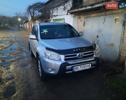 Серый Тойота РАВ 4, объемом двигателя 2 л и пробегом 165 тыс. км за 10700 $, фото 1 на Automoto.ua