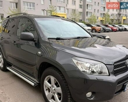 Серый Тойота РАВ 4, объемом двигателя 2 л и пробегом 274 тыс. км за 12100 $, фото 1 на Automoto.ua