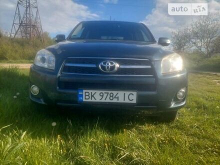 Тойота РАВ 4 2009 у Хмельницькому на Automoto.ua Сірий Тойота РАВ 4, об'ємом двигуна 2.2 л та пробігом 342 тис. км за 10600 $, фото 1 на Automoto.ua