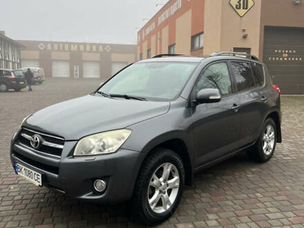 Серый Тойота РАВ 4, объемом двигателя 2 л и пробегом 225 тыс. км за 11500 $, фото 1 на Automoto.ua