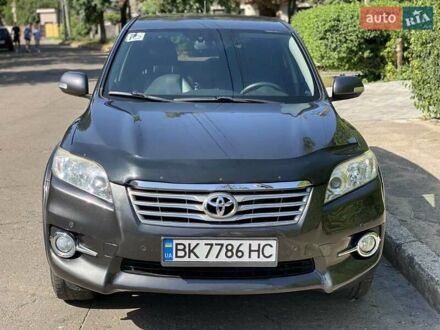 Тойота РАВ 4 2010 у Рівному на Automoto.ua Сірий Тойота РАВ 4, об'ємом двигуна 2.2 л та пробігом 209 тис. км за 13900 $, фото 1 на Automoto.ua