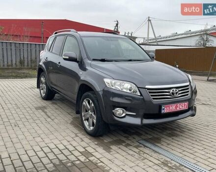 Серый Тойота РАВ 4, объемом двигателя 2.2 л и пробегом 288 тыс. км за 13200 $, фото 1 на Automoto.ua