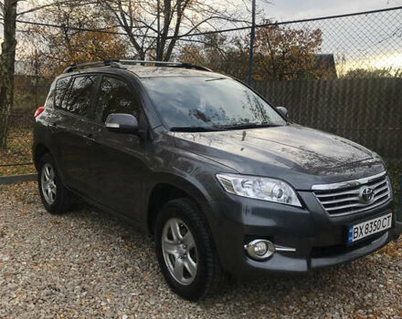 Серый Тойота РАВ 4, объемом двигателя 2.23 л и пробегом 240 тыс. км за 12300 $, фото 1 на Automoto.ua