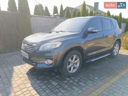 Серый Тойота РАВ 4, объемом двигателя 2.2 л и пробегом 235 тыс. км за 13200 $, фото 1 на Automoto.ua