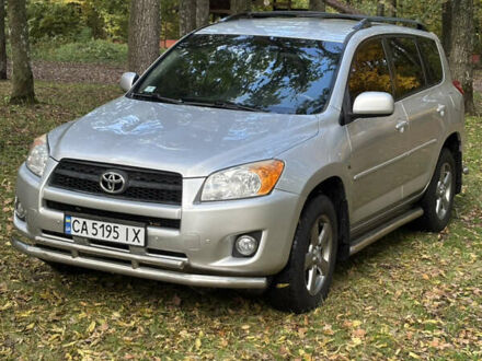 Серый Тойота РАВ 4, объемом двигателя 2.49 л и пробегом 244 тыс. км за 11500 $, фото 1 на Automoto.ua
