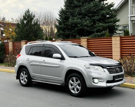 Серый Тойота РАВ 4, объемом двигателя 2 л и пробегом 143 тыс. км за 12800 $, фото 1 на Automoto.ua