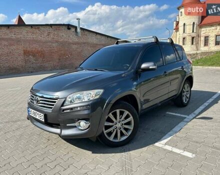 Серый Тойота РАВ 4, объемом двигателя 2.23 л и пробегом 215 тыс. км за 13799 $, фото 1 на Automoto.ua