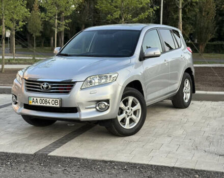 Серый Тойота РАВ 4, объемом двигателя 2 л и пробегом 185 тыс. км за 13000 $, фото 1 на Automoto.ua