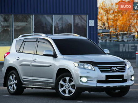 Серый Тойота РАВ 4, объемом двигателя 2 л и пробегом 142 тыс. км за 13200 $, фото 1 на Automoto.ua