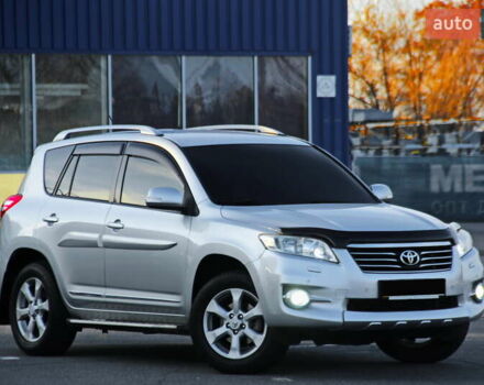 Серый Тойота РАВ 4, объемом двигателя 2 л и пробегом 142 тыс. км за 13200 $, фото 1 на Automoto.ua
