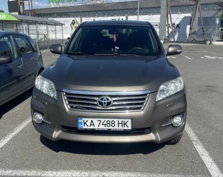 Серый Тойота РАВ 4, объемом двигателя 2 л и пробегом 230 тыс. км за 12600 $, фото 1 на Automoto.ua