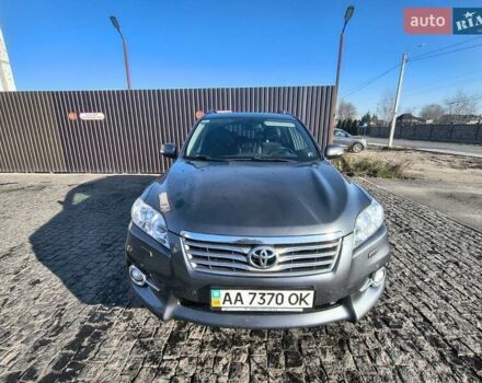 Серый Тойота РАВ 4, объемом двигателя 2 л и пробегом 124 тыс. км за 13800 $, фото 1 на Automoto.ua