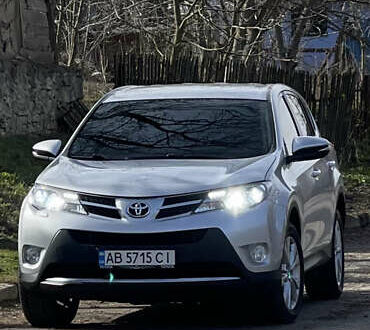Тойота РАВ 4 2013 в Жмеренке на Automoto.ua Серый Тойота РАВ 4, объемом двигателя 2.23 л и пробегом 210 тыс. км за 17700 $, фото 1 на Automoto.ua