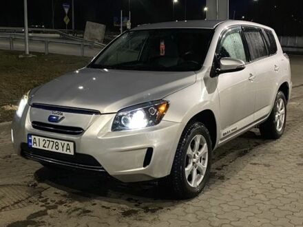 Серый Тойота РАВ 4, объемом двигателя 0 л и пробегом 156 тыс. км за 8000 $, фото 1 на Automoto.ua