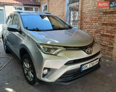 Серый Тойота РАВ 4, объемом двигателя 2 л и пробегом 262 тыс. км за 15000 $, фото 1 на Automoto.ua