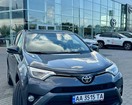 Серый Тойота РАВ 4, объемом двигателя 2 л и пробегом 200 тыс. км за 17500 $, фото 1 на Automoto.ua