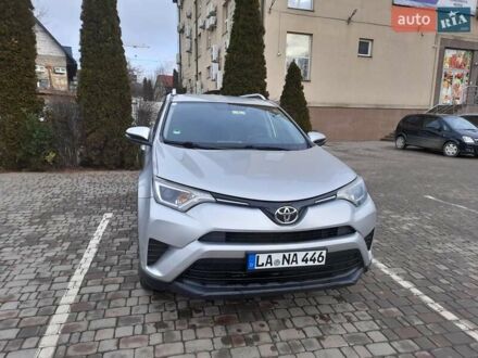 Тойота РАВ 4 2016 в Черновцах на Automoto.ua Серый Тойота РАВ 4, объемом двигателя 1.99 л и пробегом 129 тыс. км за 16500 $, фото 1 на Automoto.ua