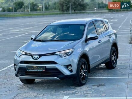 Тойота РАВ 4 2016 в Киеве на Automoto.ua Серый Тойота РАВ 4, объемом двигателя 2.49 л и пробегом 164 тыс. км за 23900 $, фото 1 на Automoto.ua