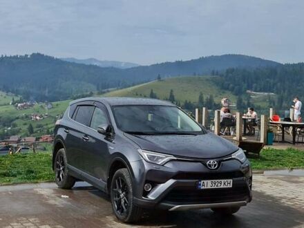 Тойота РАВ 4 2016 в Киеве на Automoto.ua Серый Тойота РАВ 4, объемом двигателя 2.49 л и пробегом 134 тыс. км за 21999 $, фото 1 на Automoto.ua
