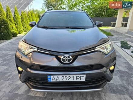Сірий Тойота РАВ 4, об'ємом двигуна 2.2 л та пробігом 251 тис. км за 18950 $, фото 1 на Automoto.ua