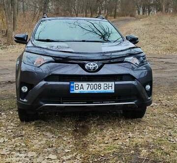 Тойота РАВ 4 2017 в Светловдске на Automoto.ua Серый Тойота РАВ 4, объемом двигателя 2.49 л и пробегом 133 тыс. км за 20000 $, фото 1 на Automoto.ua