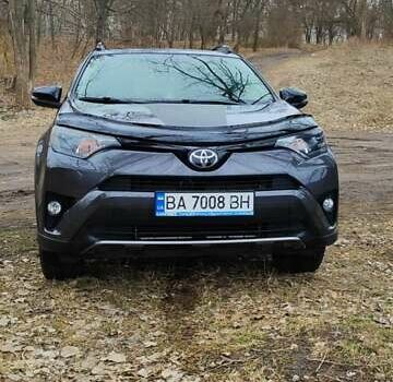 Серый Тойота РАВ 4, объемом двигателя 2.49 л и пробегом 133 тыс. км за 20000 $, фото 1 на Automoto.ua