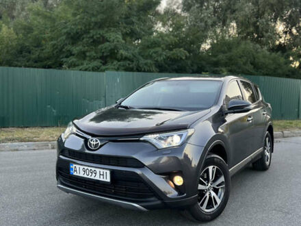 Сірий Тойота РАВ 4, об'ємом двигуна 2 л та пробігом 180 тис. км за 17999 $, фото 1 на Automoto.ua