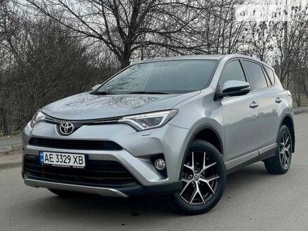 Тойота РАВ 4 2017 у Кривому Розі на Automoto.ua Сірий Тойота РАВ 4, об'ємом двигуна 2.2 л та пробігом 65 тис. км за 27400 $, фото 1 на Automoto.ua