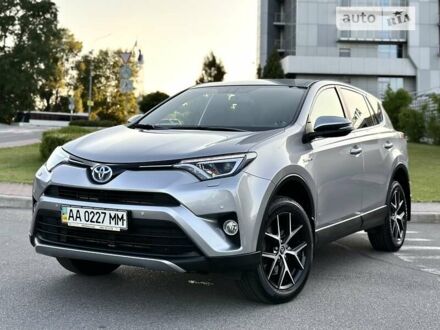 Тойота РАВ 4 2017 в Киеве на Automoto.ua Серый Тойота РАВ 4, объемом двигателя 2.5 л и пробегом 38 тыс. км за 29800 $, фото 1 на Automoto.ua