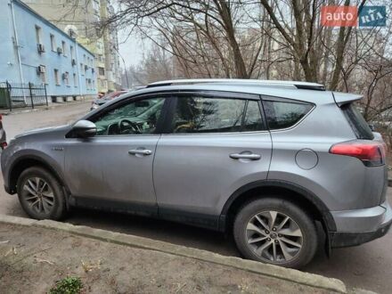 Тойота РАВ 4 2017 в Киеве на Automoto.ua Серый Тойота РАВ 4, объемом двигателя 2.49 л и пробегом 95 тыс. км за 24300 $, фото 1 на Automoto.ua
