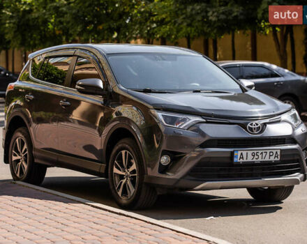 Тойота РАВ 4 2017 в Киеве на Automoto.ua Серый Тойота РАВ 4, объемом двигателя 2.23 л и пробегом 180 тыс. км за 23000 $, фото 1 на Automoto.ua