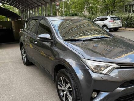 Сірий Тойота РАВ 4, об'ємом двигуна 2 л та пробігом 223 тис. км за 19500 $, фото 1 на Automoto.ua