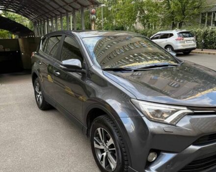 Серый Тойота РАВ 4, объемом двигателя 2 л и пробегом 223 тыс. км за 19500 $, фото 1 на Automoto.ua