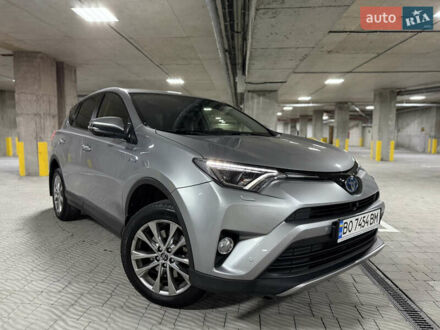 Тойота РАВ 4 2018 в Тернополе на Automoto.ua Серый Тойота РАВ 4, объемом двигателя 2.49 л и пробегом 95 тыс. км за 25000 $, фото 1 на Automoto.ua