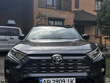 Тойота РАВ 4 2019 в Виннице на Automoto.ua Серый Тойота РАВ 4, объемом двигателя 2.5 л и пробегом 63 тыс. км за 36000 $, фото 1 на Automoto.ua