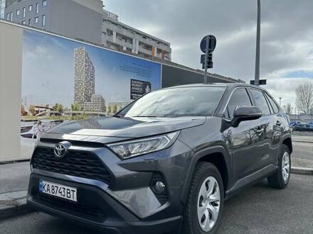 Тойота РАВ 4 2019 в Киеве на Automoto.ua Серый Тойота РАВ 4, объемом двигателя 2 л и пробегом 40 тыс. км за 33000 $, фото 1 на Automoto.ua