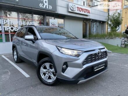 Тойота РАВ 4 2019 у Полтаві на Automoto.ua Сірий Тойота РАВ 4, об'ємом двигуна 1.99 л та пробігом 103 тис. км за 30800 $, фото 1 на Automoto.ua