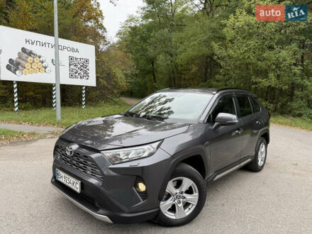 Тойота РАВ 4 2019 в Виннице на Automoto.ua Серый Тойота РАВ 4, объемом двигателя 2 л и пробегом 49 тыс. км за 26900 $, фото 1 на Automoto.ua