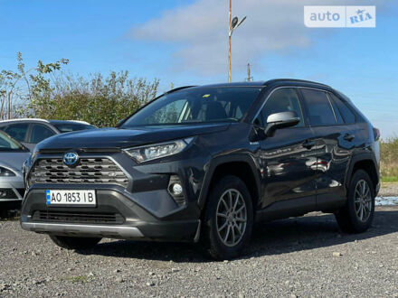 Тойота РАВ 4 2019 в Ужгороде на Automoto.ua Серый Тойота РАВ 4, объемом двигателя 2.49 л и пробегом 67 тыс. км за 31400 $, фото 1 на Automoto.ua