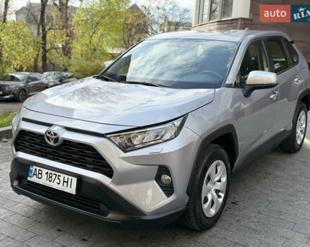 Тойота РАВ 4 2019 в Киеве на Automoto.ua Серый Тойота РАВ 4, объемом двигателя 1.99 л и пробегом 8 тыс. км за 27200 $, фото 1 на Automoto.ua