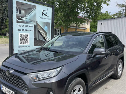 Тойота РАВ 4 2019 в Каменце-Подольском на Automoto.ua Серый Тойота РАВ 4, объемом двигателя 1.99 л и пробегом 69 тыс. км за 30000 $, фото 1 на Automoto.ua