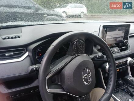 Тойота РАВ 4 2019 в Дрогобыче на Automoto.ua Серый Тойота РАВ 4, объемом двигателя 2.5 л и пробегом 13 тыс. км за 37150 $, фото 1 на Automoto.ua