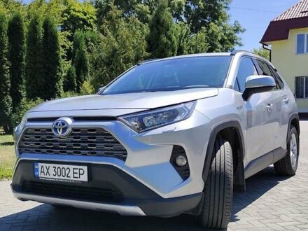 Тойота РАВ 4 2019 в Тернополе на Automoto.ua Серый Тойота РАВ 4, объемом двигателя 2.5 л и пробегом 48 тыс. км за 33500 $, фото 1 на Automoto.ua
