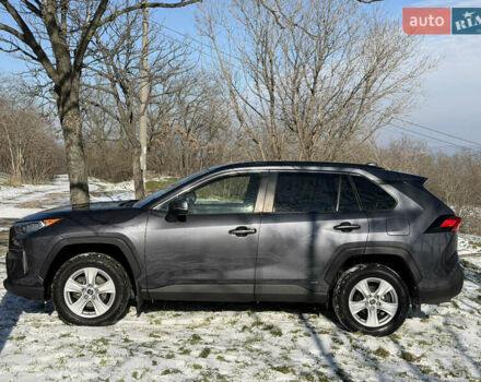 Сірий Тойота РАВ 4, об'ємом двигуна 2.49 л та пробігом 107 тис. км за 26999 $, фото 1 на Automoto.ua