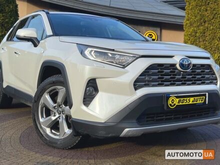 Тойота РАВ 4 2019 в Львове на Automoto.ua Серый Тойота РАВ 4, объемом двигателя 2.5 л и пробегом 176 тыс. км за 31999 $, фото 1 на Automoto.ua