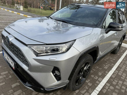 Тойота РАВ 4 2020 в Ирпене на Automoto.ua Серый Тойота РАВ 4, объемом двигателя 2.49 л и пробегом 142 тыс. км за 32000 $, фото 1 на Automoto.ua